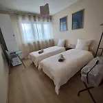 Unlock - Renovated With Elevator And Balcony Free Parking 公寓