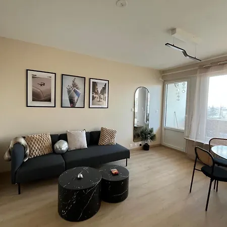 Unlock - Renovated With Elevator And Balcony Free Parking *