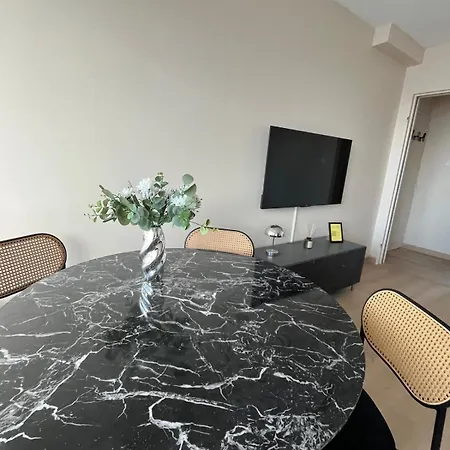 Apartmán Unlock - Renovated With Elevator And Balcony Free Parking