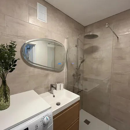 Unlock - Renovated With Elevator And Balcony Free Parking Apartament