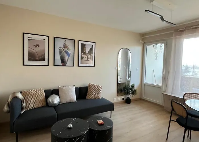 Unlock - Renovated With Elevator And Balcony Free Parking *