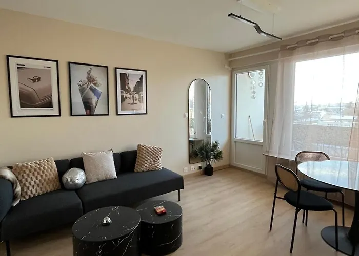 Unlock - Renovated With Elevator And Balcony Free Parking Apartmán *