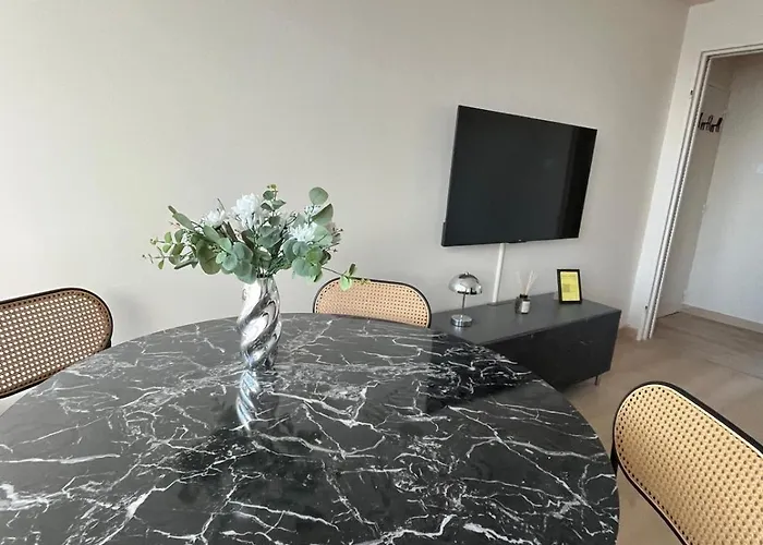 Apartmán Unlock - Renovated With Elevator And Balcony Free Parking